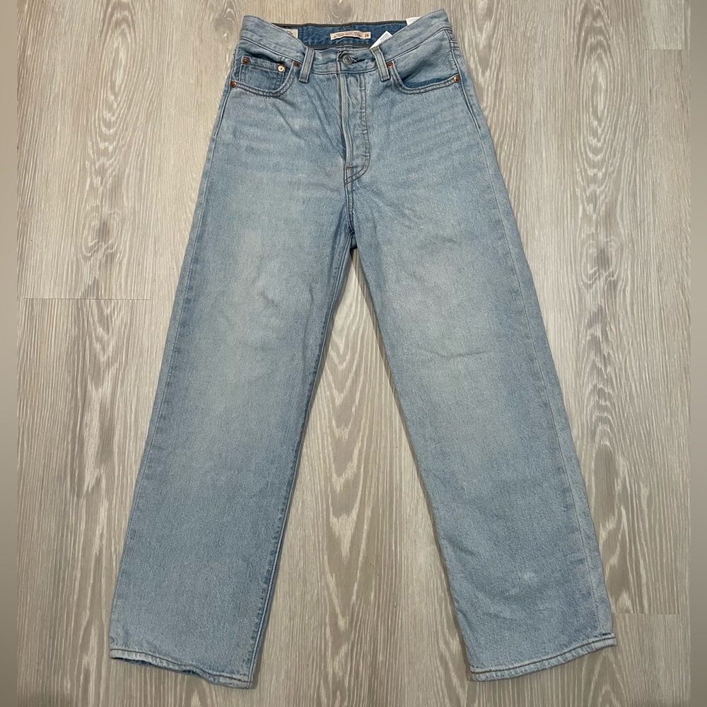 Levi’s Light Wash Ribcage Straight Ankle Jeans (26)